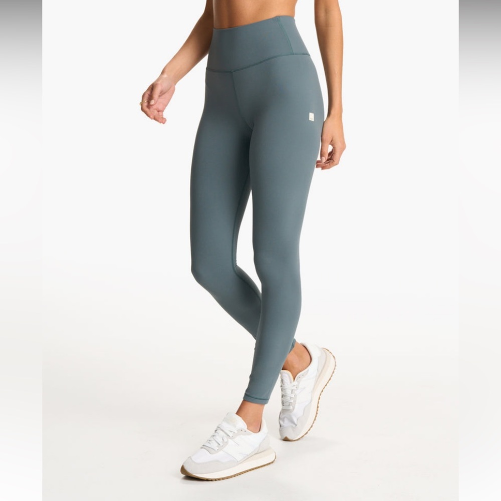 Vuori AllTheFeels™ Legging NWOT in Lake